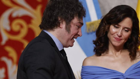 Javier Milei viaja a Europa en plena crisis y se reunirá en España con Isabel Díaz Ayuso